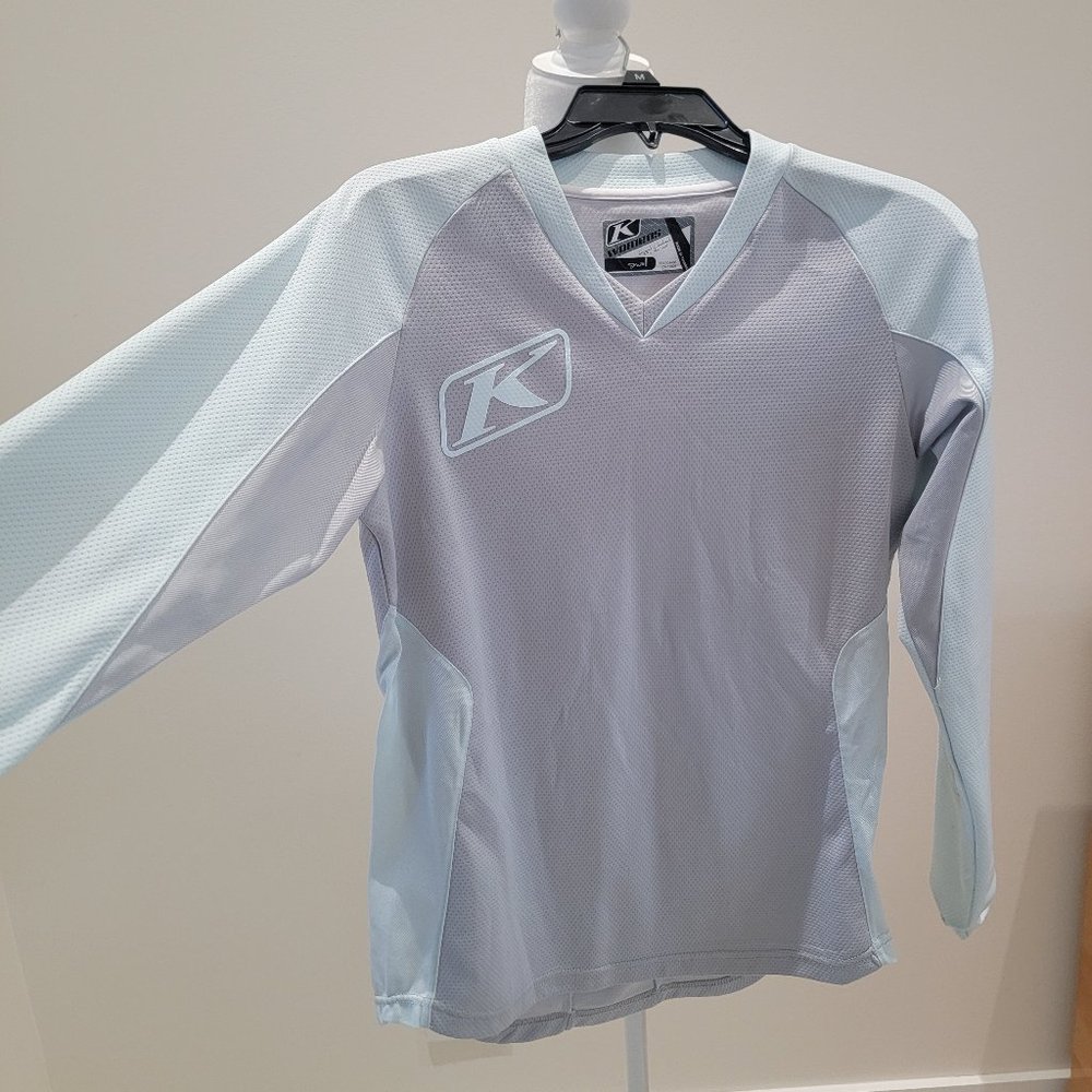 Woman's moto klim long sleeve shirt.
